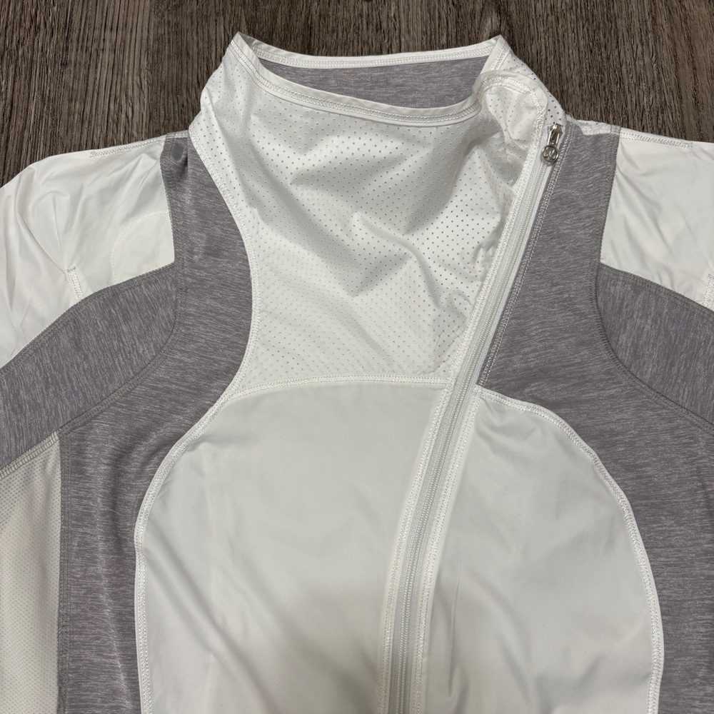 Lululemon Athletica Cycling Jersey Woman’s Jacket Size 8 Breathable Lightweight